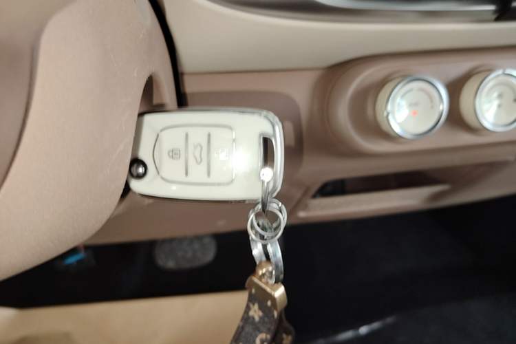 Used Wuling Hongguang MINIEV 2025 Four-Door Version Advanced Edition Vehicle Key