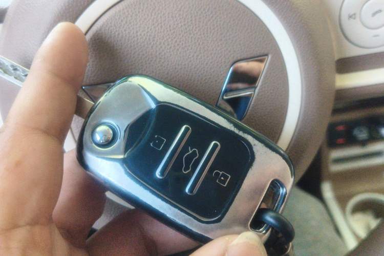 Used Wuling Hongguang MINIEV 2025 Four-Door Version Advanced Edition Vehicle Key