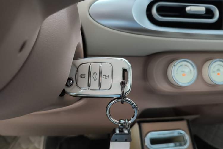 Used Wuling Hongguang MINIEV 2025 Four-Door Version Advanced Edition Vehicle Key