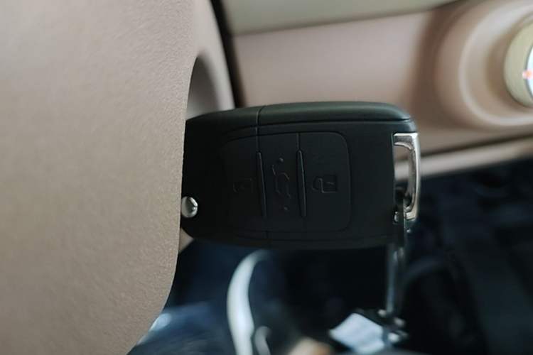 Used Wuling Hongguang MINIEV 2025 Four-Door Version Advanced Edition Vehicle Key