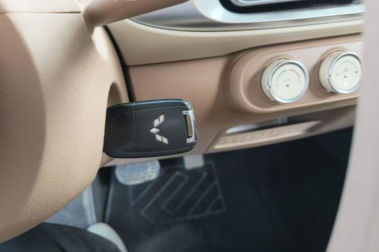 Used Wuling Hongguang MINIEV 2025 Four-Door Version Advanced Edition Vehicle Key