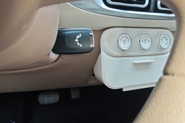 Used Wuling Hongguang MINIEV 2025 Four-Door Version Advanced Edition Vehicle Key