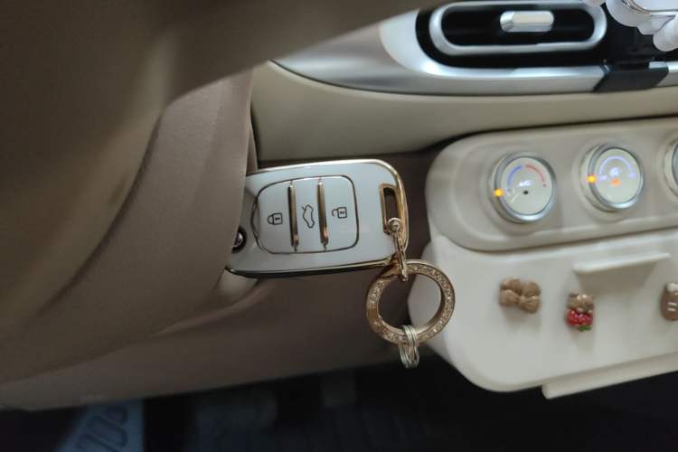 Used Wuling Hongguang MINIEV 2025 Four-Door Version Advanced Edition Vehicle Key