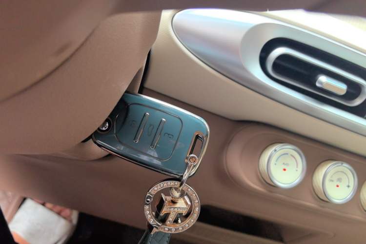 Used Wuling Hongguang MINIEV 2025 Four-Door Version Advanced Edition Vehicle Key