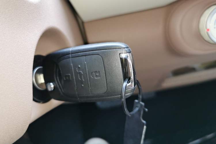 Used Wuling Hongguang MINIEV 2025 Four-Door Version Advanced Edition Vehicle Key