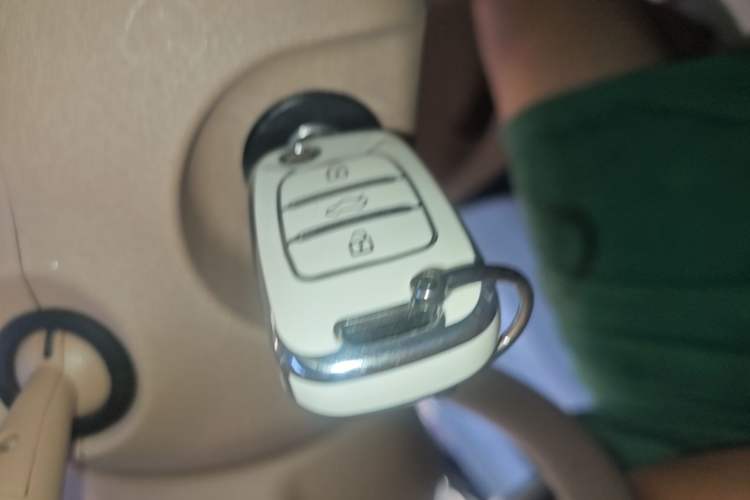 Used Wuling Hongguang MINIEV 2025 Four-Door Version Advanced Edition Vehicle Key