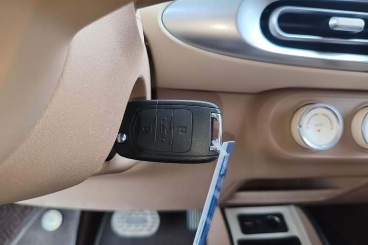 Used Wuling Hongguang MINIEV 2025 Four-Door Version Advanced Edition Vehicle Key