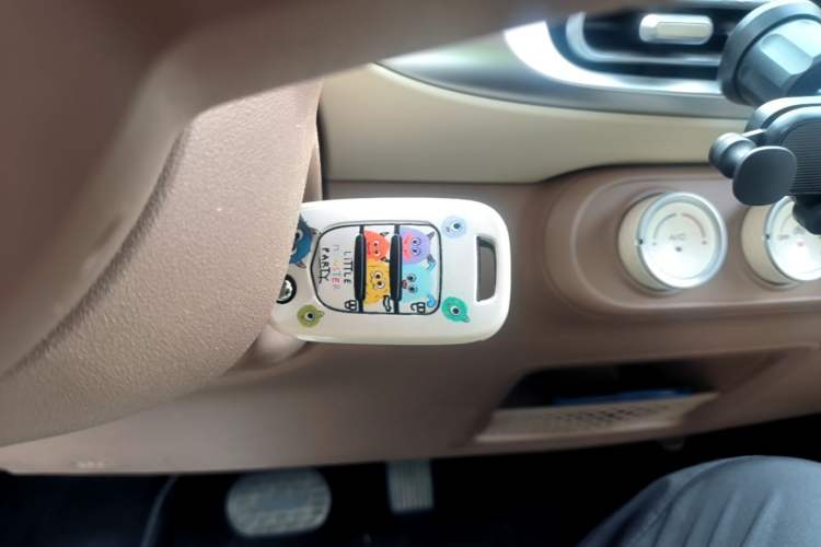 Used Wuling Hongguang MINIEV 2025 Four-Door Version Advanced Edition Vehicle Key