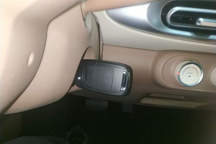 Used Wuling Hongguang MINIEV 2025 Four-Door Version Advanced Edition Vehicle Key