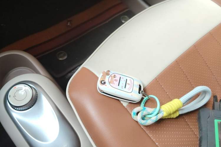 Used Wuling Hongguang MINIEV 2025 Four-Door Version Advanced Edition Vehicle Key