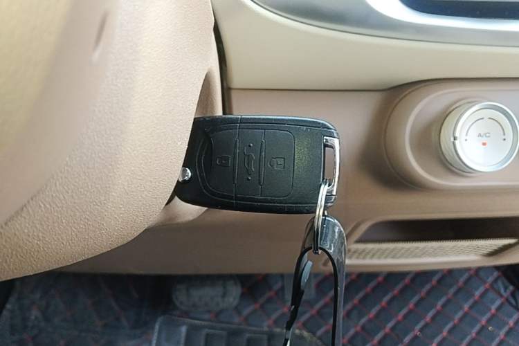 Used Wuling Hongguang MINIEV 2025 Four-Door Version Advanced Edition Vehicle Key