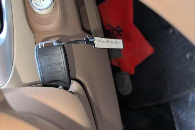 Used Wuling Hongguang MINIEV 2025 Four-Door Version Advanced Edition Vehicle Key