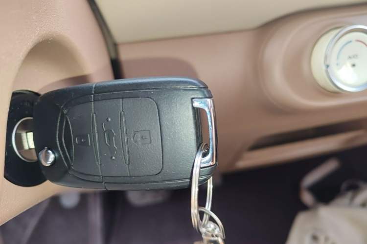 Used Wuling Hongguang MINIEV 2025 Four-Door Version Advanced Edition Vehicle Key