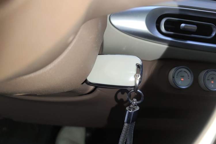 Used Wuling Hongguang MINIEV 2025 Four-Door Version Advanced Edition Vehicle Key