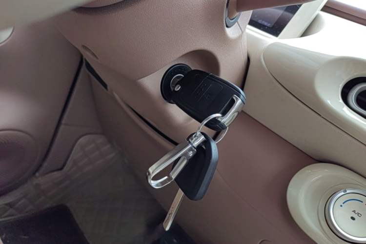Used Wuling Hongguang MINIEV 2025 Four-Door Version Advanced Edition Vehicle Key