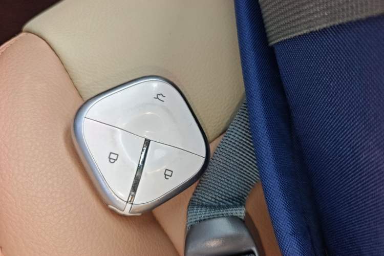 Used Wuling Hongguang MINIEV 2025 Four-Door Version Premium Edition Vehicle Key