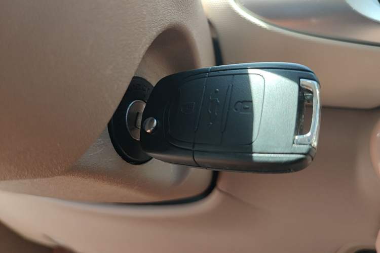 Used Wuling Hongguang MINIEV 2025 Four-Door Version Advanced Edition Vehicle Key