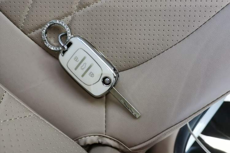 Used Wuling Hongguang MINIEV 2025 Four-Door Version Advanced Edition Vehicle Key