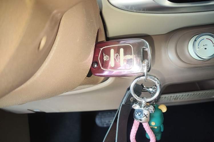 Used Wuling Hongguang MINIEV 2025 Four-Door Version Advanced Edition Vehicle Key