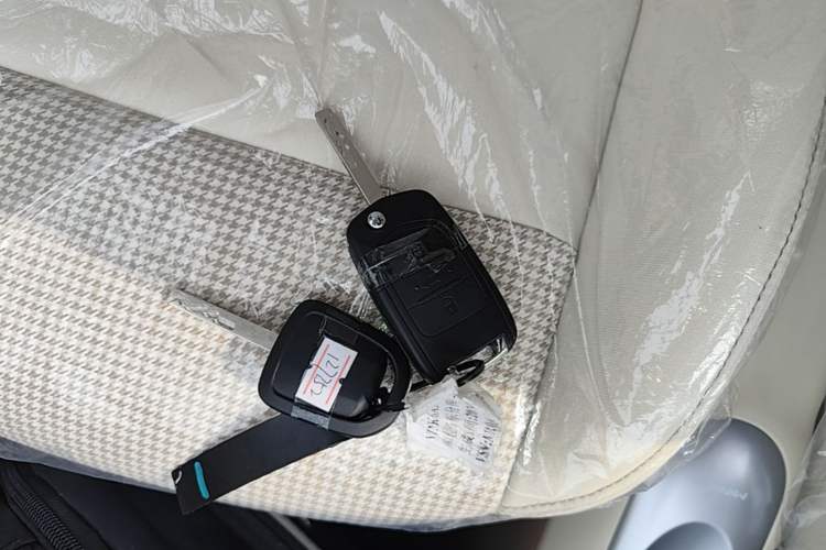 Used Wuling Hongguang MINIEV 2025 Four-Door Version Advanced Edition Vehicle Key