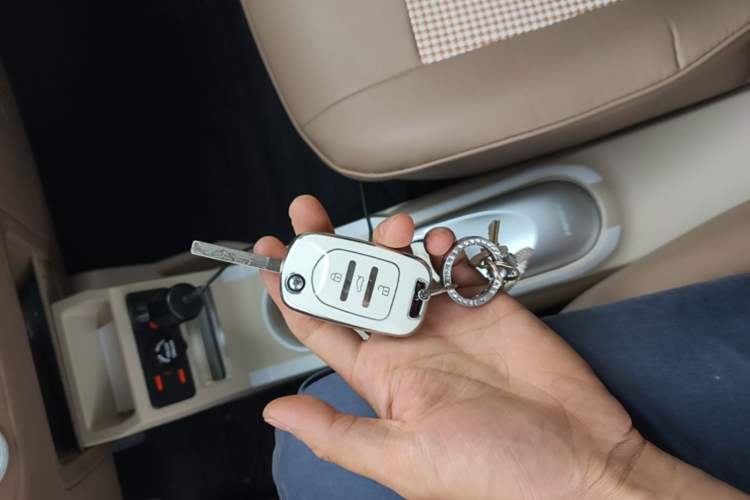 Used Wuling Hongguang MINIEV 2025 Four-Door Version Advanced Edition Vehicle Key
