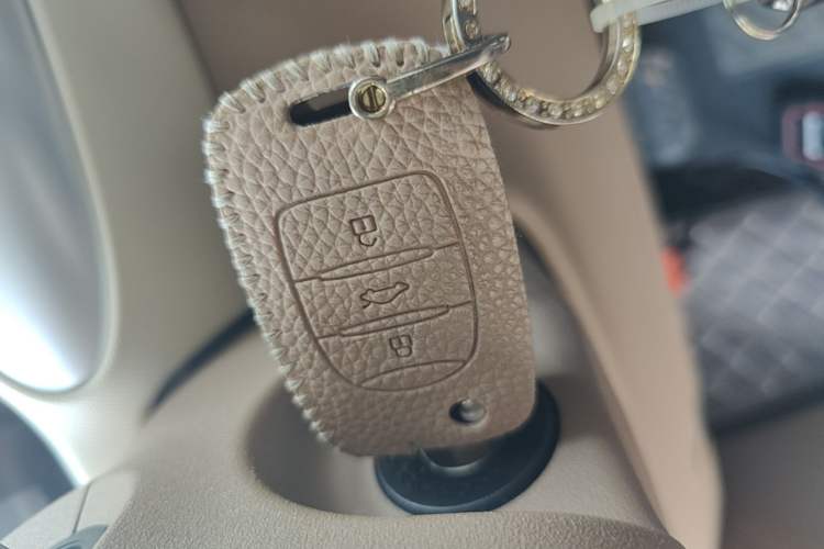 Used Wuling Hongguang MINIEV 2025 Four-Door Version Advanced Edition Vehicle Key