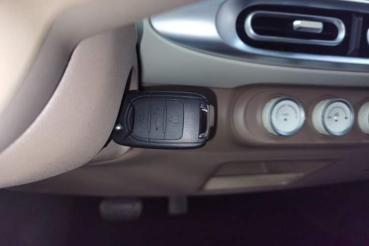 Used Wuling Hongguang MINIEV 2025 Four-Door Version Advanced Edition Vehicle Key