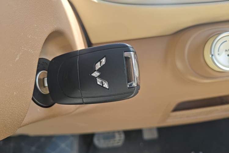 Used Wuling Hongguang MINIEV 2025 Four-Door Version Advanced Edition Vehicle Key