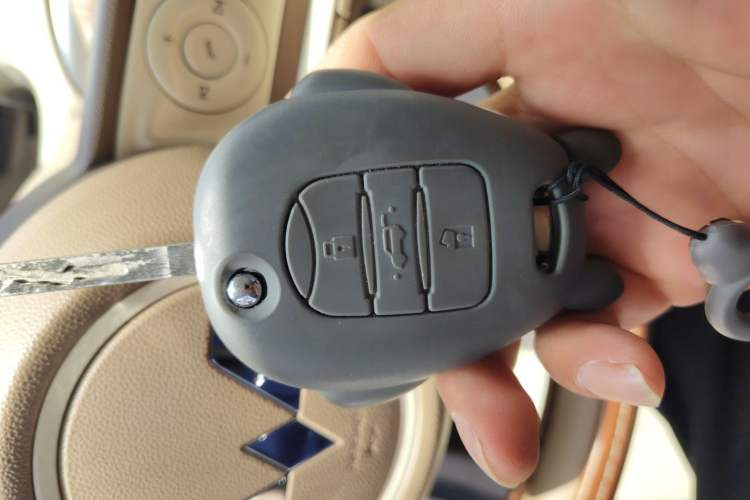Used Wuling Hongguang MINIEV 2025 Four-Door Version Advanced Edition Vehicle Key