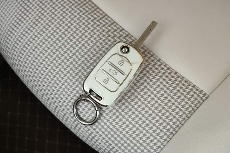 Used Wuling Hongguang MINIEV 2025 Four-Door Version Advanced Edition Vehicle Key