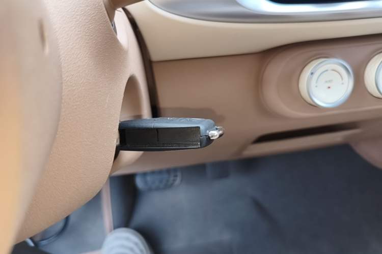 Used Wuling Hongguang MINIEV 2025 Four-Door Version Advanced Edition Vehicle Key