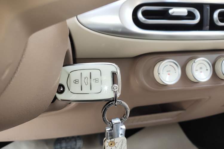 Used Wuling Hongguang MINIEV 2025 Four-Door Version Advanced Edition Vehicle Key