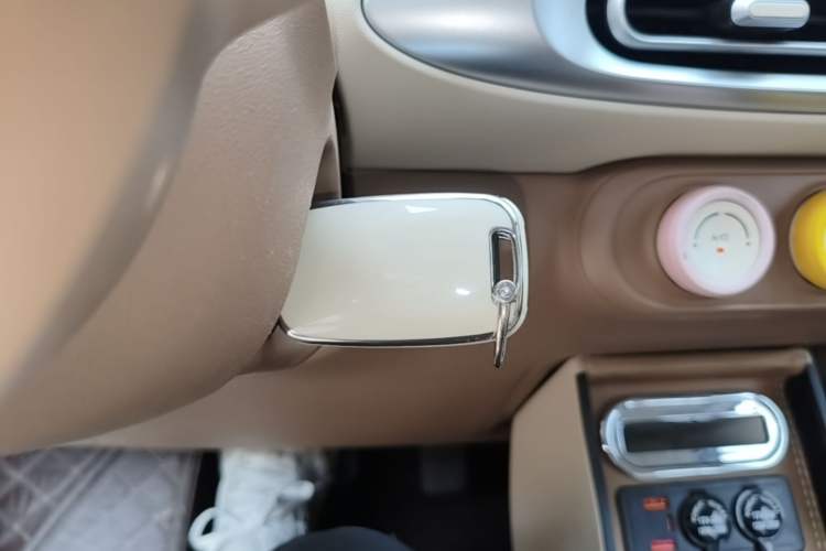 Used Wuling Hongguang MINIEV 2025 Four-Door Version Advanced Edition Vehicle Key