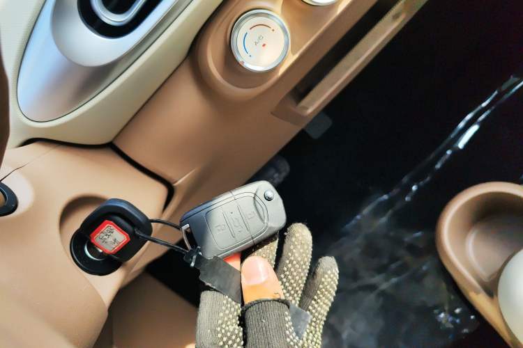 Used Wuling Hongguang MINIEV 2025 Four-Door Version Advanced Edition Vehicle Key