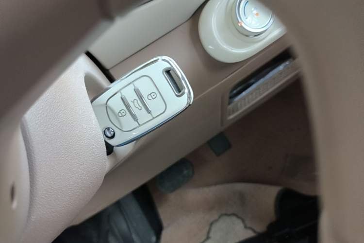 Used Wuling Hongguang MINIEV 2025 Four-Door Version Advanced Edition Vehicle Key