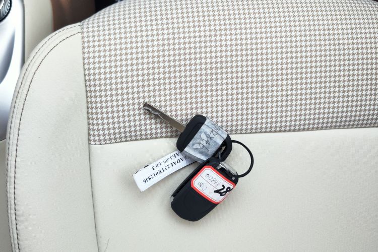 Used Wuling Hongguang MINIEV 2025 Four-Door Version Advanced Edition Vehicle Key