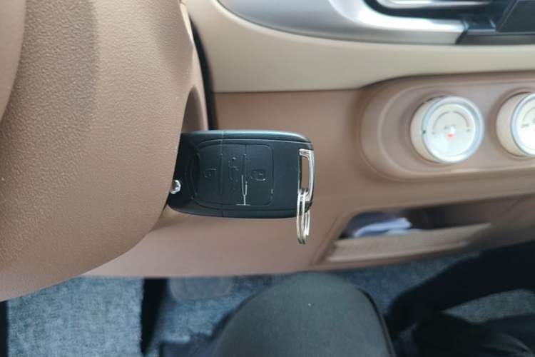 Used Wuling Hongguang MINIEV 2025 Four-Door Version Advanced Edition Vehicle Key