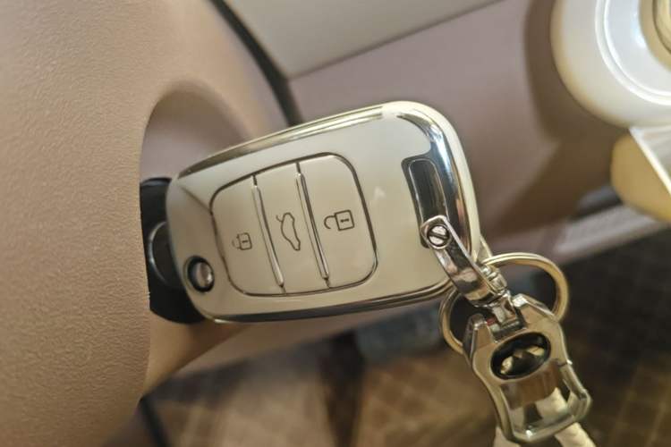 Used Wuling Hongguang MINIEV 2025 Four-Door Version Advanced Edition Vehicle Key