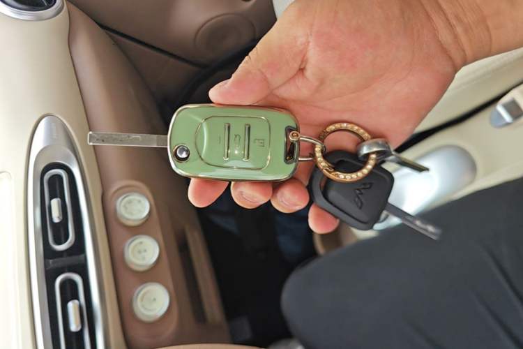 Used Wuling Hongguang MINIEV 2025 Four-Door Version Advanced Edition Vehicle Key