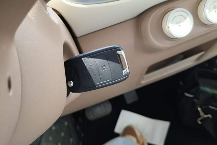 Used Wuling Hongguang MINIEV 2025 Four-Door Version Advanced Edition Vehicle Key