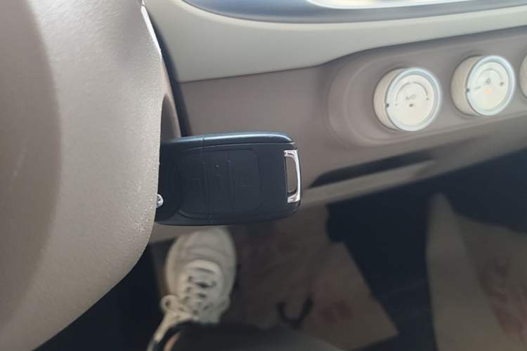 Used Wuling Hongguang MINIEV 2025 Four-Door Version Advanced Edition Vehicle Key