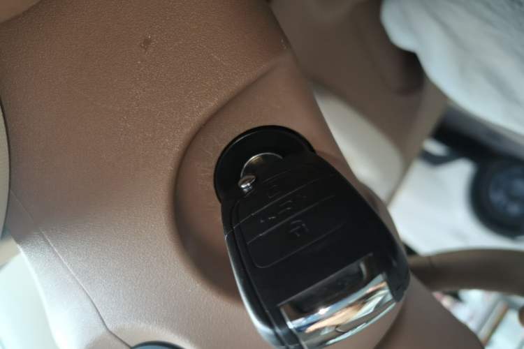 Used Wuling Hongguang MINIEV 2025 Four-Door Version Advanced Edition Vehicle Key
