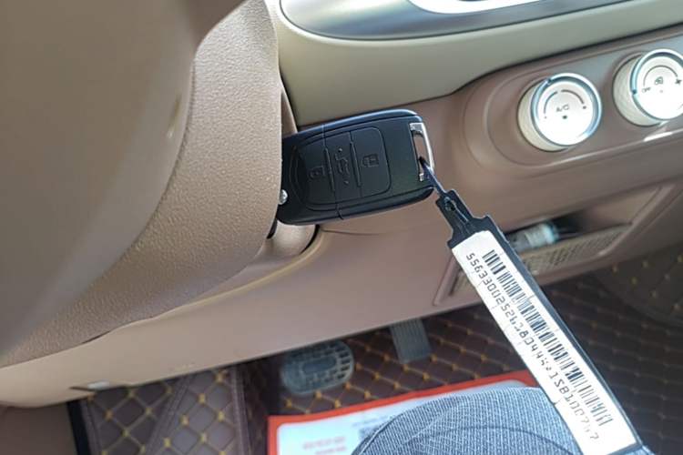 Used Wuling Hongguang MINIEV 2025 Four-Door Version Advanced Edition Vehicle Key