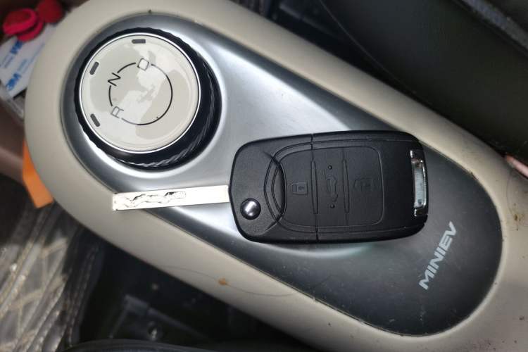 Used Wuling Hongguang MINIEV 2025 Four-Door Version Advanced Edition Vehicle Key