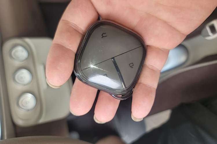 Used Wuling Hongguang MINIEV 2025 Four-Door Version Advanced Edition Vehicle Key