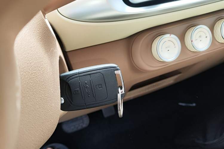 Used Wuling Hongguang MINIEV 2025 Four-Door Version Advanced Edition Vehicle Key
