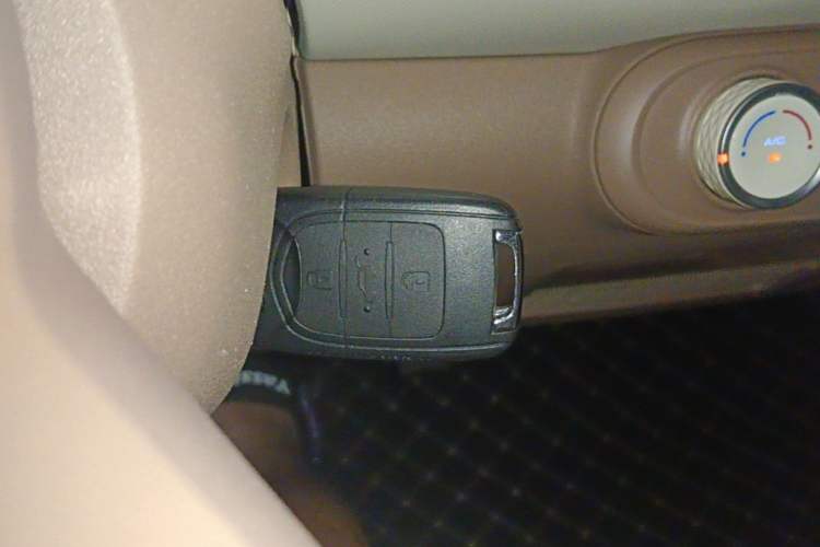 Used Wuling Hongguang MINIEV 2025 Four-Door Version Advanced Edition Vehicle Key