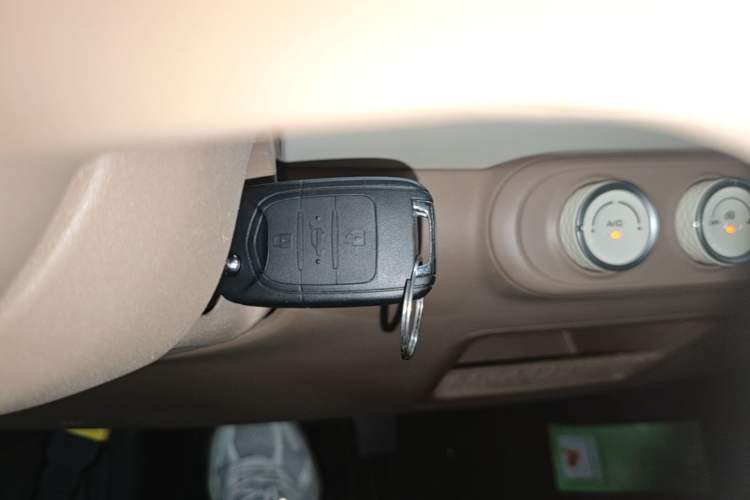 Used Wuling Hongguang MINIEV 2025 Four-Door Version Premium Edition Vehicle Key