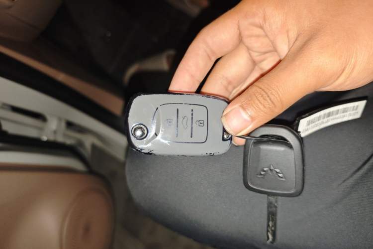 Used Wuling Hongguang MINIEV 2025 Four-Door Version Advanced Edition Vehicle Key