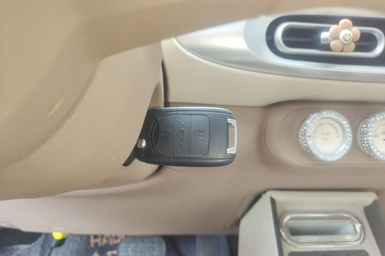 Used Wuling Hongguang MINIEV 2025 Four-Door Version Advanced Edition Vehicle Key